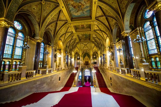 grand-staircase-Hungarian-Parliament-Budapest-Hungary
